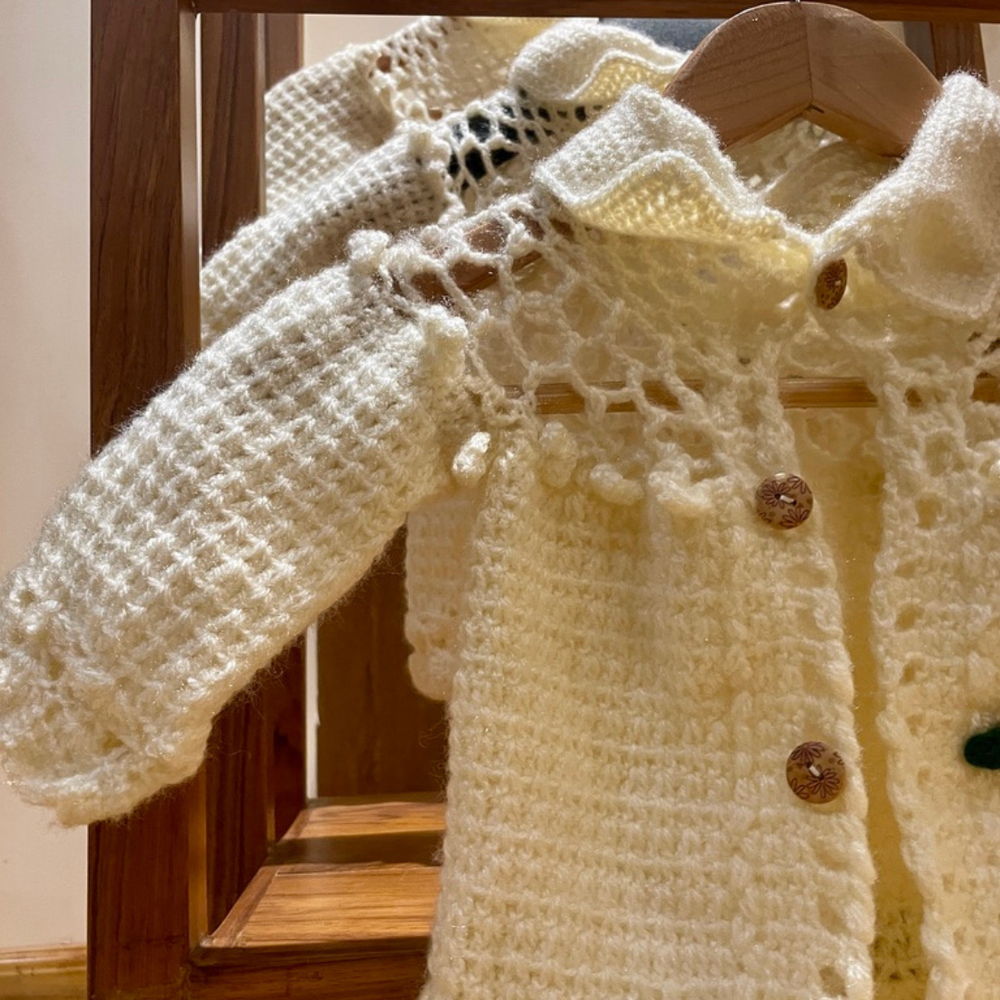 Pearl Blossom lace-knit jacket for girls off white front view – Chutak Binak