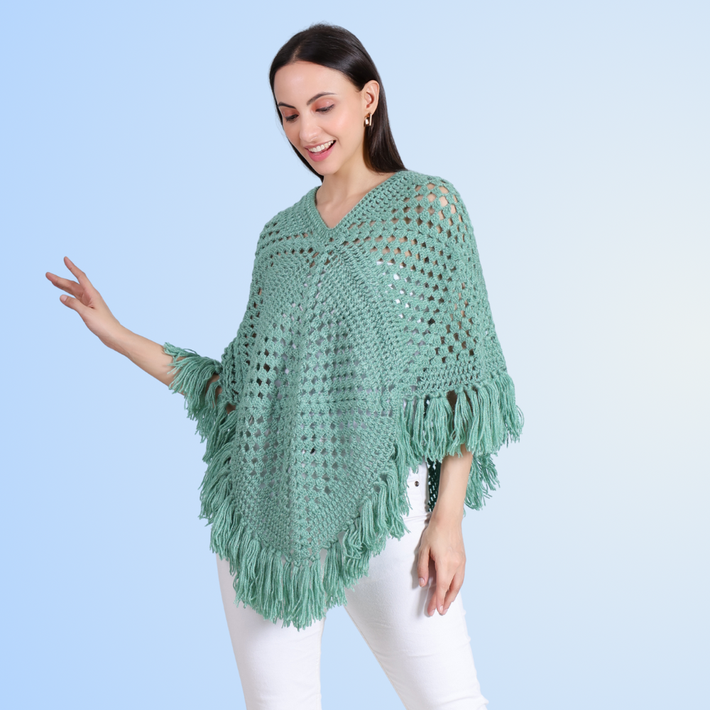 Hand crochet women poncho fringe detail close-up – Chutak Binak