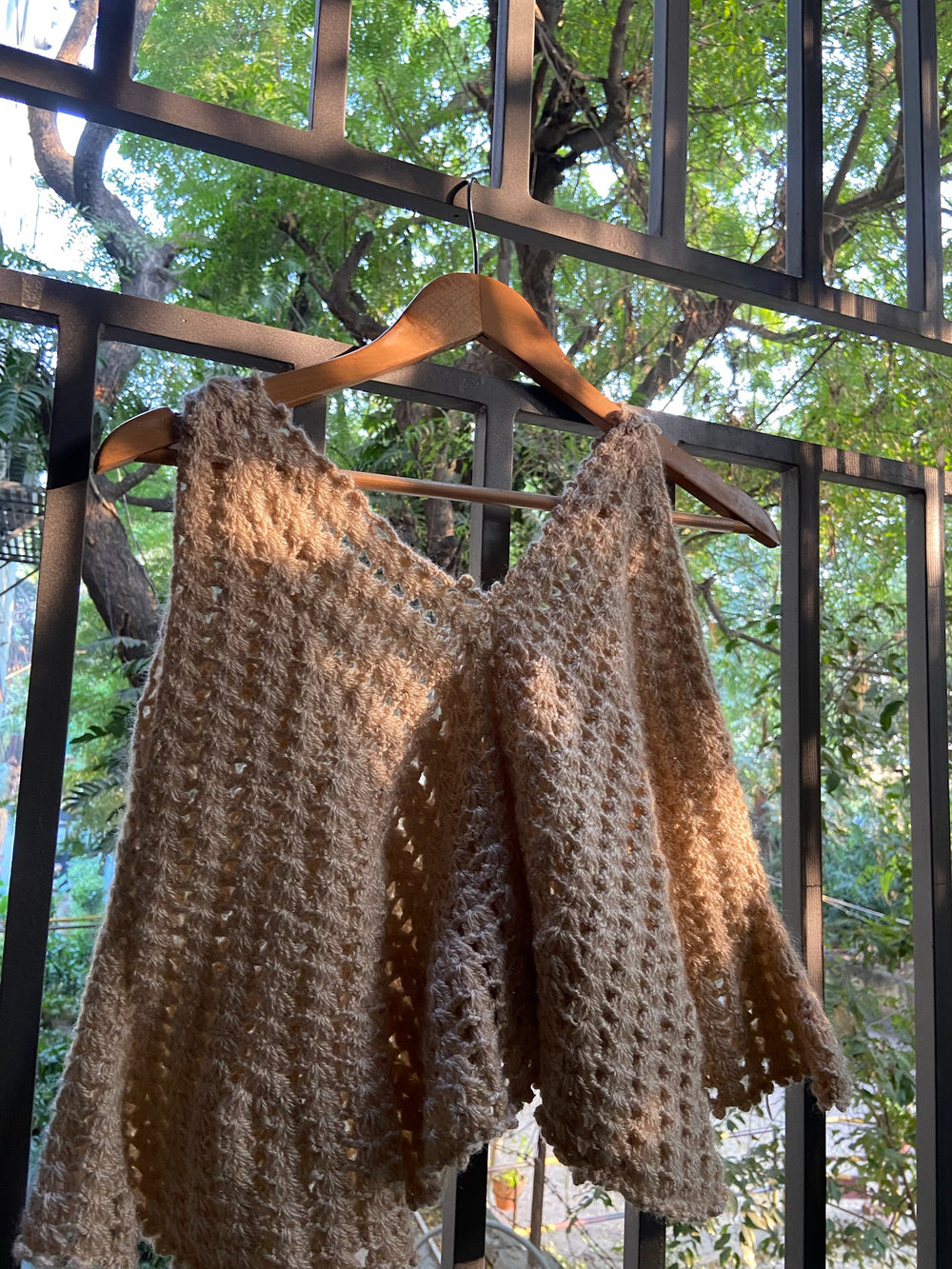 Hand knit beige cardigan for women worn look – Chutak Binak