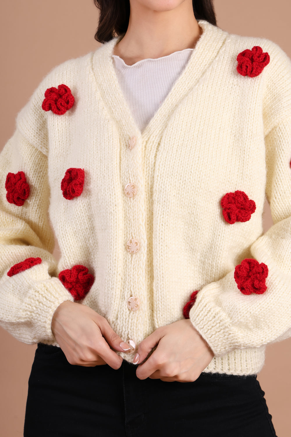 Cardigan Rosette Love a epaules tombantes tricote main pour femme – rose ivoire | Chutak Binak