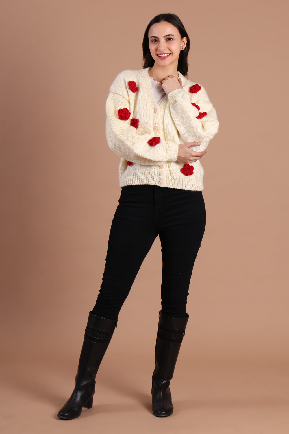 Cardigan Rosette Love a epaules tombantes tricote main pour femme – rose ivoire | Chutak Binak