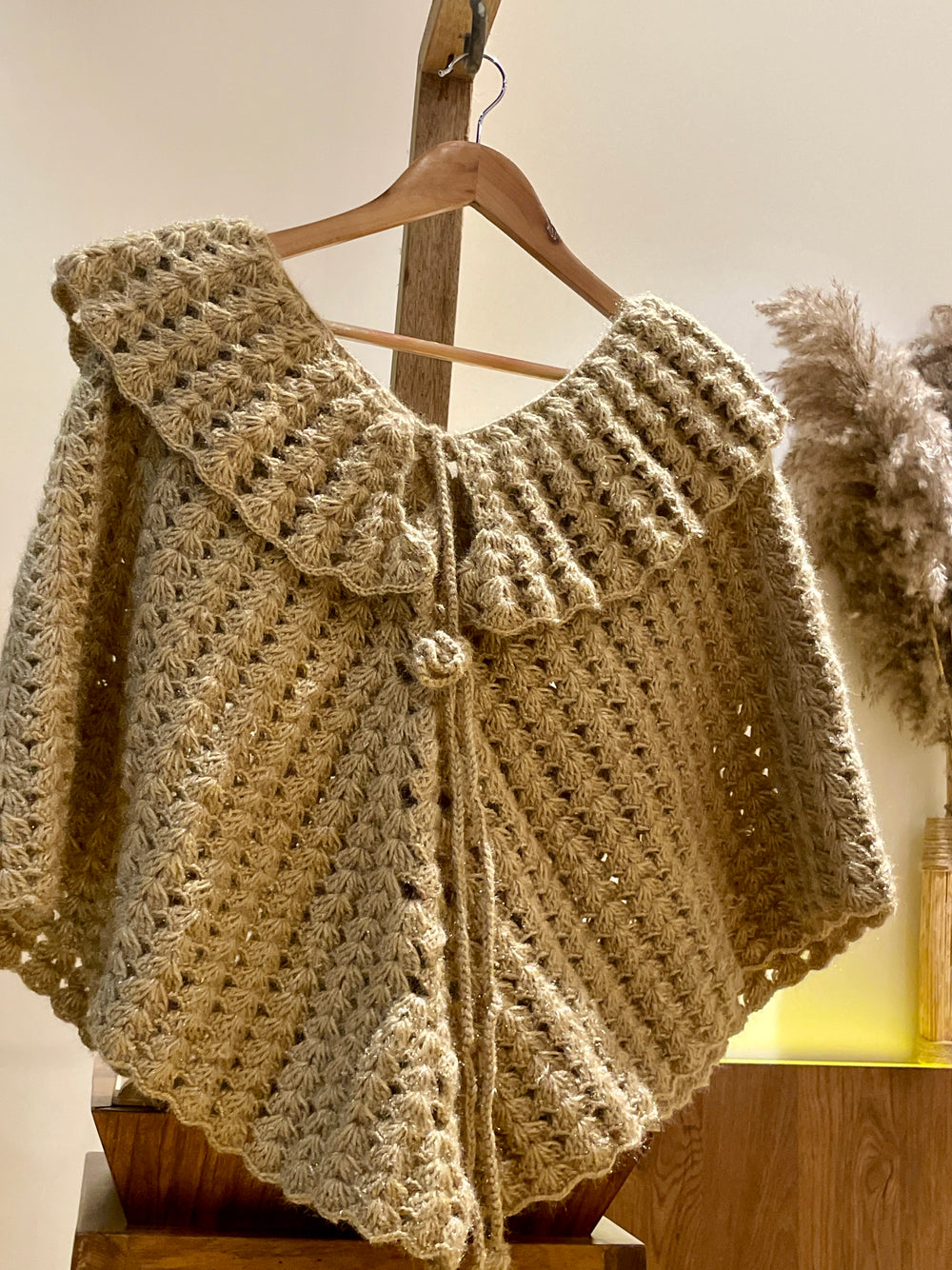 Hand crochet brown poncho for women close-up fringe detail – Chutak Binak