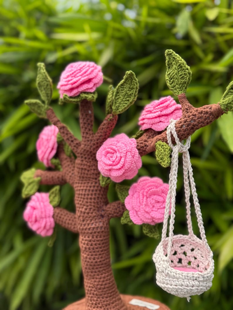 Crochet tree with layered flowers
